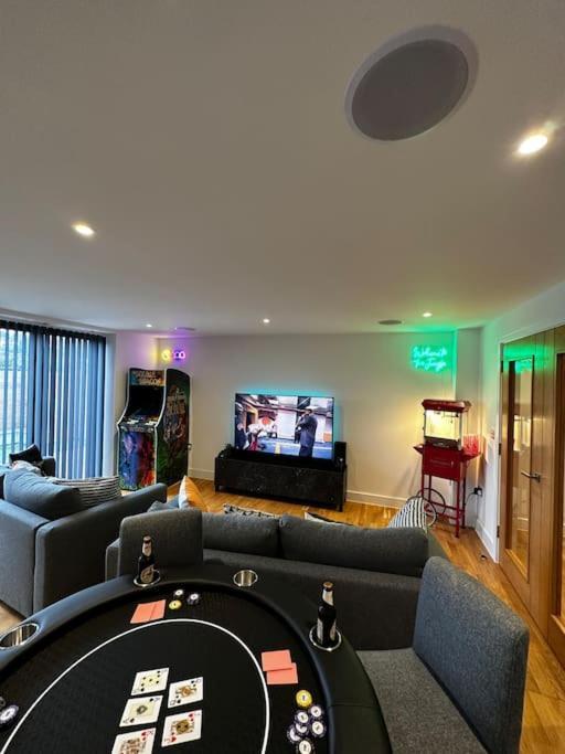 Stunning & Fun 4 Bed In The Heart Of