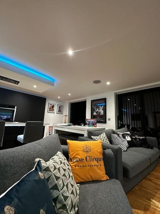 Stunning & Fun 4 Bed In The Heart Of Сasa de vacaciones